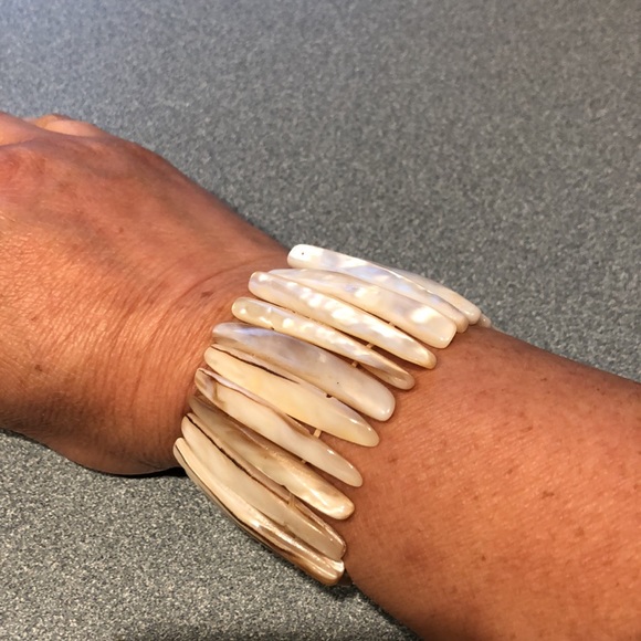 Shell Bracelet - Picture 2 of 6